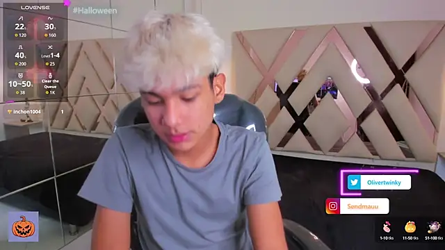 Snapshot of OliverTwinky chatting on October 9, 2025, 3:23 pm OliverTwinky online show from October 9, 2025, 3:23 pm