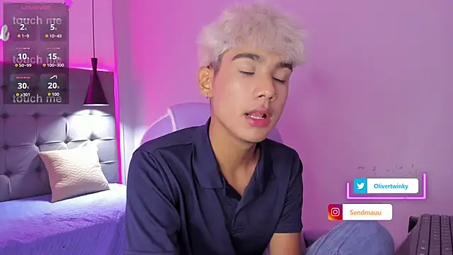 Snapshot of OliverTwinky chatting on September 14, 2025, 5:08 am OliverTwinky online show from September 14, 2025, 5:08 am