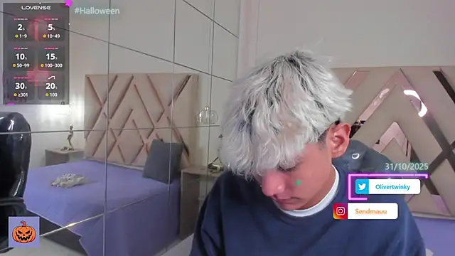 Snapshot of OliverTwinky chatting on October 30, 2025, 1:31 pm OliverTwinky online show from October 30, 2025, 1:31 pm