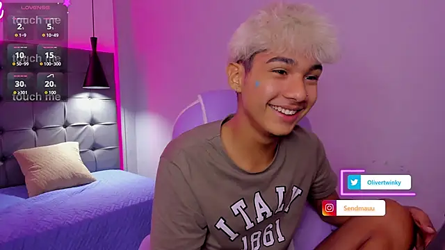 Snapshot of OliverTwinky chatting on September 18, 2025, 4:04 am OliverTwinky online show from September 18, 2025, 4:04 am