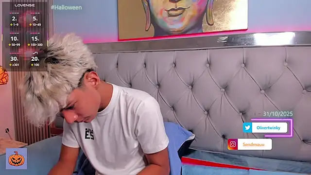 Snapshot of OliverTwinky chatting on October 29, 2025, 11:58 pm OliverTwinky online show from October 29, 2025, 11:58 pm