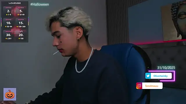 Snapshot of OliverTwinky chatting on October 28, 2025, 4:57 am OliverTwinky online show from October 28, 2025, 4:57 am