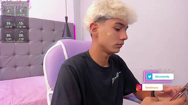 Snapshot of OliverTwinky chatting on September 23, 2025, 5:36 am OliverTwinky online show from September 23, 2025, 5:36 am