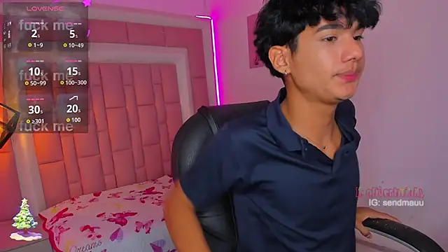 Snapshot of OliverTwinky chatting on November 24, 2025, 7:08 am OliverTwinky online show from November 24, 2025, 7:08 am