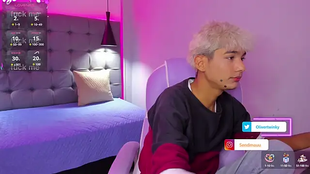 Snapshot of OliverTwinky chatting on September 13, 2025, 4:23 am OliverTwinky online show from September 13, 2025, 4:23 am