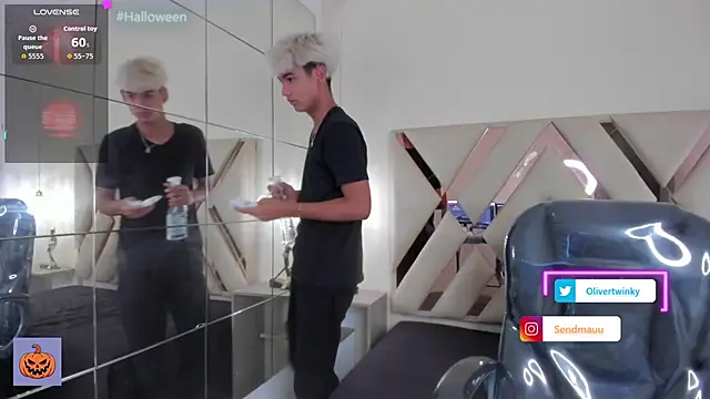 Snapshot of OliverTwinky chatting on October 10, 2025, 1:34 pm OliverTwinky online show from October 10, 2025, 1:34 pm