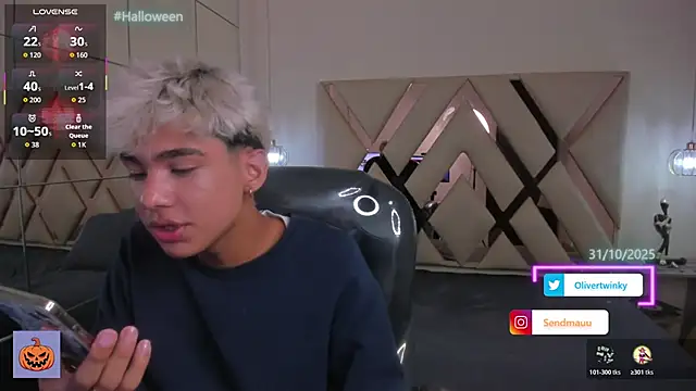 Snapshot of OliverTwinky chatting on October 24, 2025, 2:16 pm OliverTwinky online show from October 24, 2025, 2:16 pm