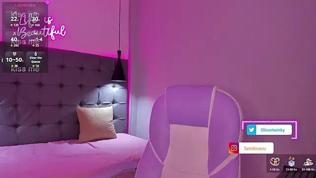 Snapshot of OliverTwinky chatting on September 26, 2025, 1:40 pm OliverTwinky online show from September 26, 2025, 1:40 pm