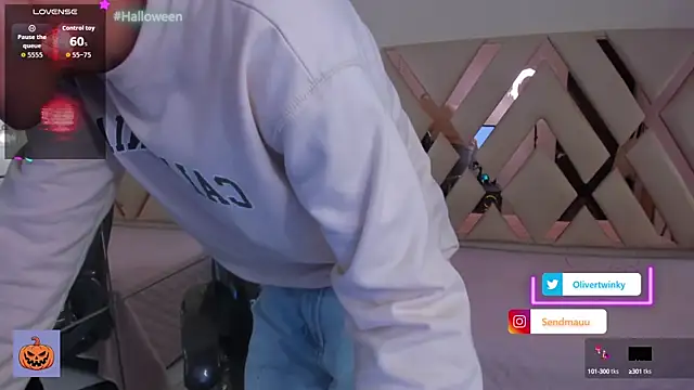 Snapshot of OliverTwinky chatting on October 3, 2025, 1:34 pm OliverTwinky online show from October 3, 2025, 1:34 pm