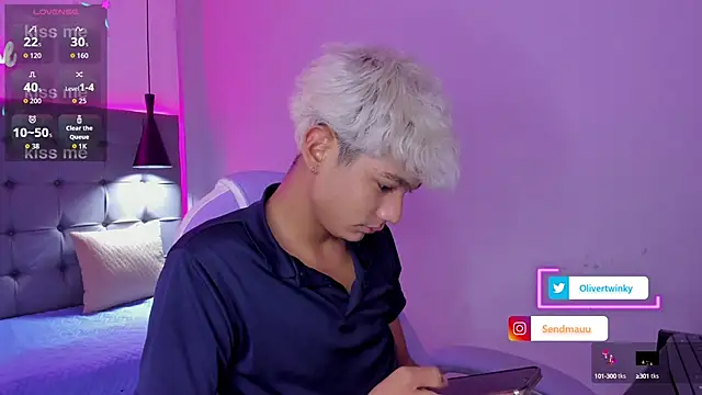 Snapshot of OliverTwinky chatting on September 15, 2025, 2:50 pm OliverTwinky online show from September 15, 2025, 2:50 pm