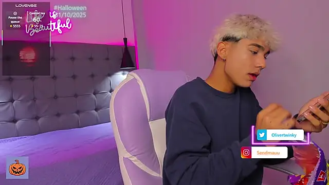 Snapshot of OliverTwinky chatting on October 24, 2025, 1:48 am OliverTwinky online show from October 24, 2025, 1:48 am