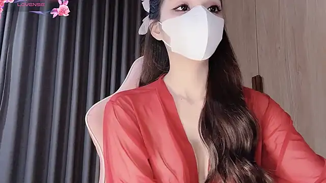 yiyi-chin online show from October 26, 2025, 4:51 pm