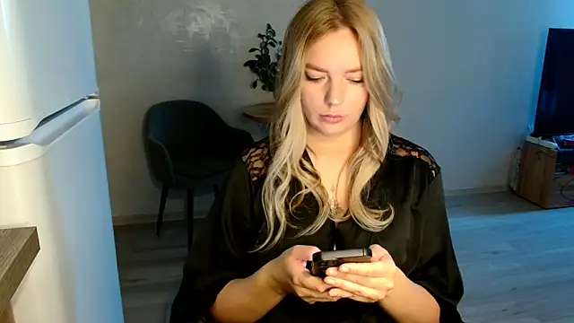 Snapshot of Eva___forever chatting on October 28, 2025, 3:07 am Eva forever online show from October 28, 2025, 3:07 am