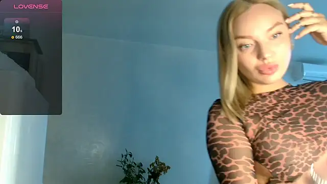 Snapshot of Eva___forever chatting on September 15, 2025, 1:50 am Eva forever online show from September 15, 2025, 1:50 am