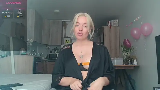 Snapshot of Eva___forever chatting on May 17, 2026, 9:09 am Eva forever online show from May 17, 2026, 9:09 am