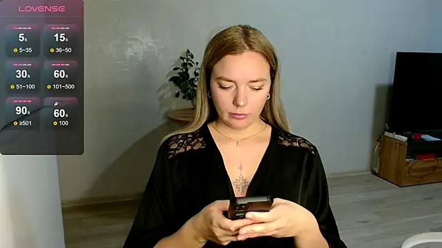 Snapshot of Eva___forever chatting on October 27, 2025, 1:06 am Eva forever online show from October 27, 2025, 1:06 am