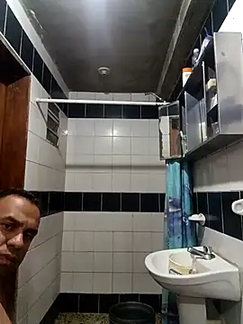 elnegro707070 online show from March 23, 2025, 4:05 am