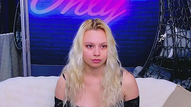 Snapshot of AlessiaCroft chatting on May 26, 2026, 3:59 am AlessiaCroft online show from May 26, 2026, 3:59 am
