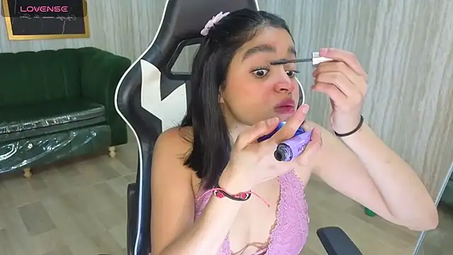 clementine t online show from September 29, 2025, 11:27 am