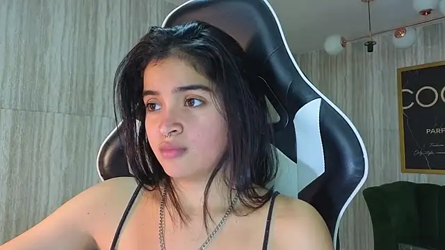 clementine t online show from November 23, 2025, 1:15 am