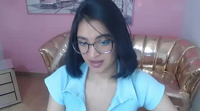 clementine t online show from March 22, 2025, 3:42 pm