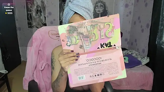 Medussa katt online show from September 30, 2025, 6:14 pm