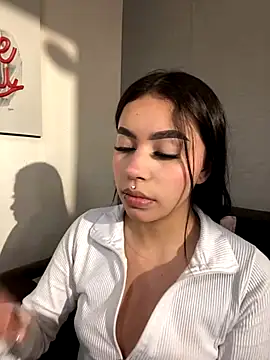 Cristina pinkk online show from October 24, 2025, 3:38 am