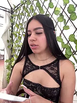 Cristina pinkk online show from October 31, 2025, 6:26 pm