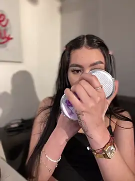 Cristina pinkk online show from October 16, 2025, 2:31 am