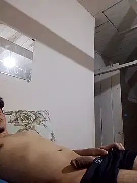 Snapshot of Omoraia chatting on September 15, 2025, 10:10 pm Omoraia online show from September 15, 2025, 10:10 pm