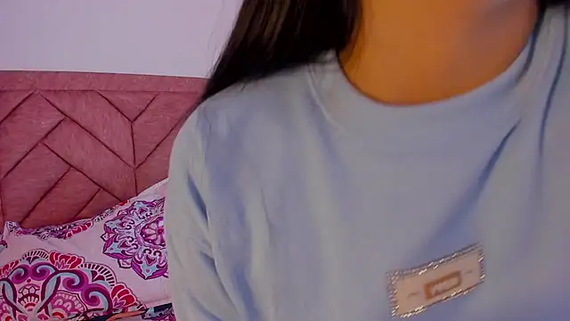 mialeia01 online show from September 24, 2025, 8:37 pm