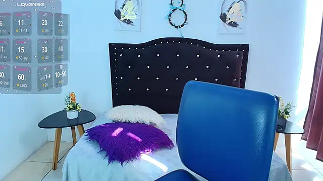 Ariana F W online show from September 11, 2025, 1:44 pm