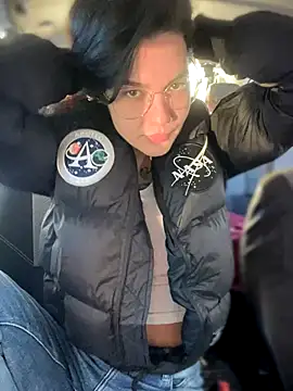 MeekyRich online show from November 18, 2025, 3:10 am