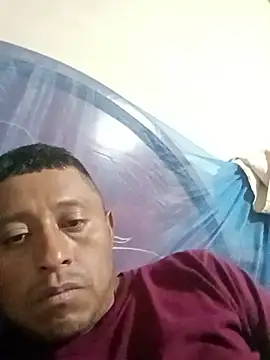 luuiss12 online show from November 1, 2025, 4:52 am