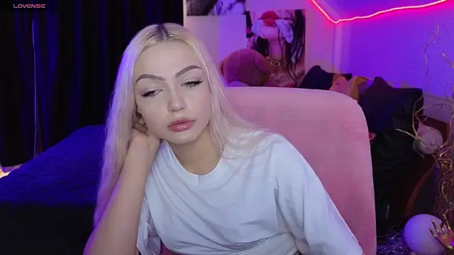 LinaLirian online show from January 18, 2026, 1:36 pm