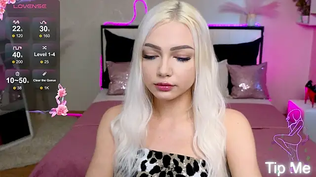 LinaLirian online show from September 24, 2025, 2:12 pm