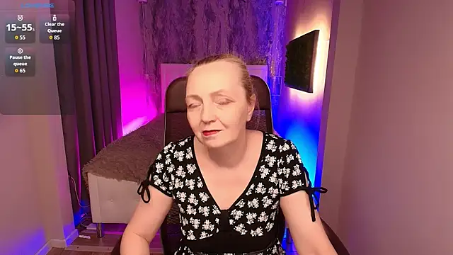 Karen Villis online show from October 8, 2025, 12:07 pm