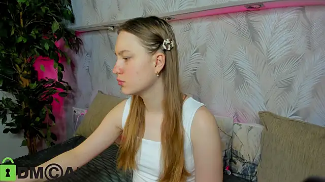 Candy Cansew online show from October 7, 2025, 1:06 am