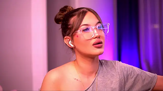 AryaDeluna online show from September 19, 2025, 5:28 pm