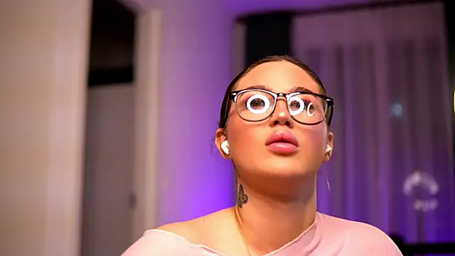 AryaDeluna online show from November 26, 2025, 7:36 pm