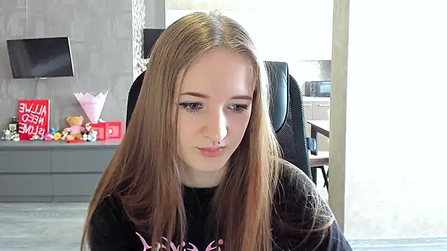 KateKayer online show from May 8, 2026, 12:53 pm