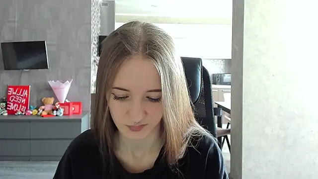 KateKayer online show from May 7, 2026, 12:08 pm