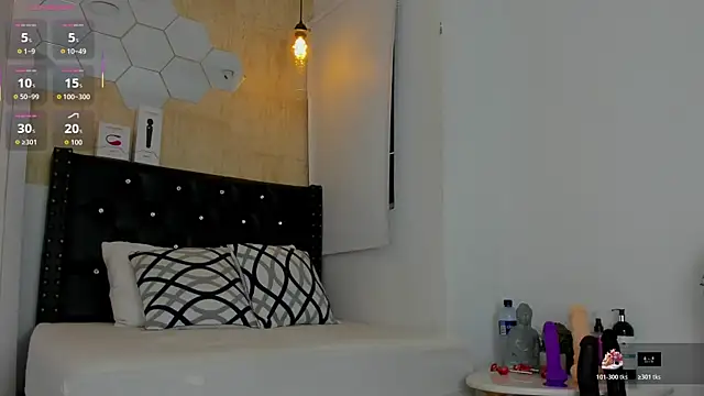 valentina-diiaz online show from January 6, 2026, 1:04 pm