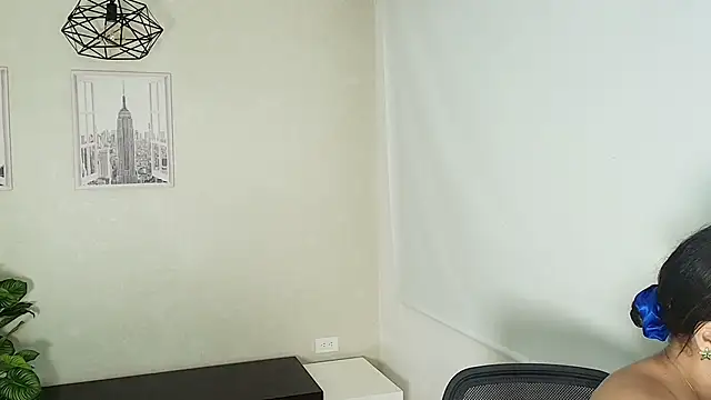  Victoria Collins online show from November 11, 2025, 10:54 am