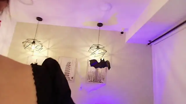  Victoria Collins online show from October 31, 2025, 11:29 am