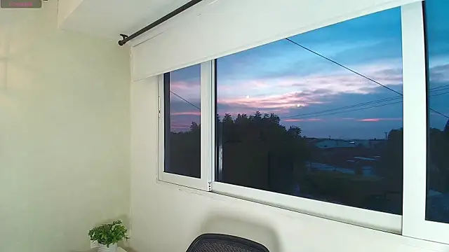  Victoria Collins online show from November 20, 2025, 11:00 am