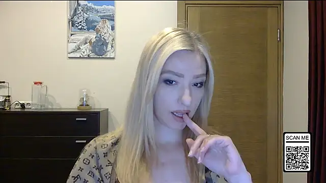 Snapshot of Wild_Silk_Desire chatting on October 15, 2025, 2:03 pm Wild Silk Desire online show from October 15, 2025, 2:03 pm