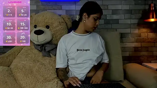 DixyPalmer online show from November 9, 2025, 7:40 pm