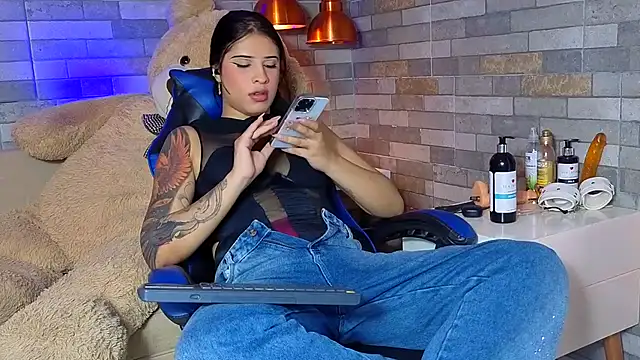 DixyPalmer online show from April 15, 2026, 7:18 pm