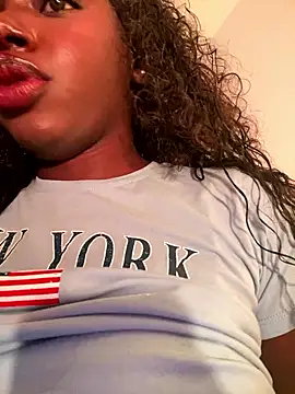 Snapshot of alissradiante1 chatting on January 10, 2026, 2:18 am alissradiante1 online show from January 10, 2026, 2:18 am